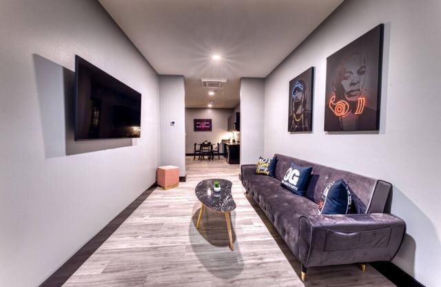 The Bella #101-Young Money Manor Suite