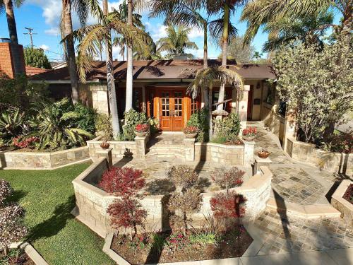 The Belmont Beach Bungalow - Pool & Hot tub