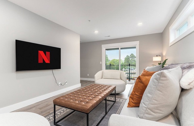🌲 The Birches ➠ Luxury Condotel in Downtown Lake Leelanau | U1