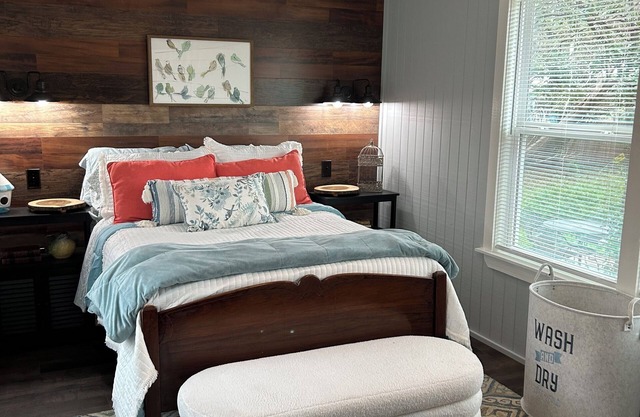 The Birds Nest -Long Term Rental Discount Available.