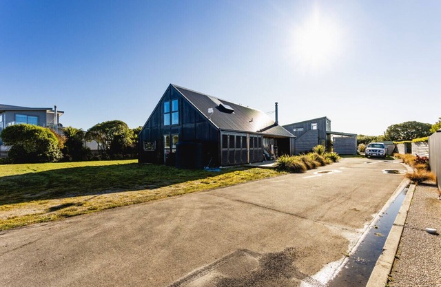 The Black Barn - Karitane Beach