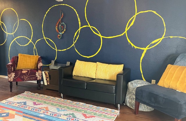 The Blue Desert: Your College Station Launchpad. Pet-Friendly!