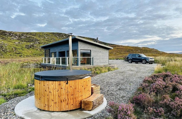 The Boathouse - an off grid bothy that sleeps 2 guests in 1 bedroom