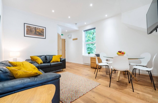 THE BOTANICAL FLAT 1, pet friendly in Sharrow