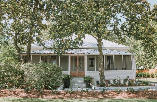The Bradford House - the perfect location in Ocean Springs. Walk to Downtown!
