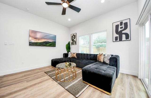 The Brandõn: ★ Sleeps 8 ★ Garage ★ Near Medical Center & NRG