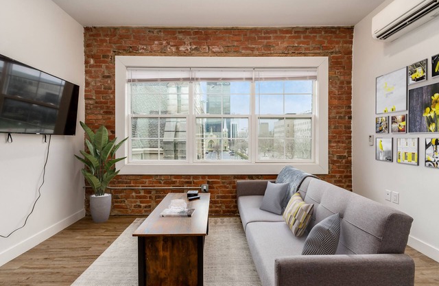 The Broad - Cozy Affordable Luxury in Downtown