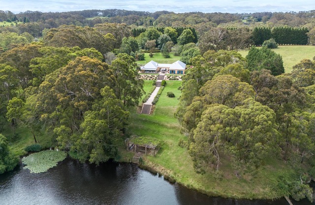 The Bundanoon Lakehouse - Amazing home with private lake