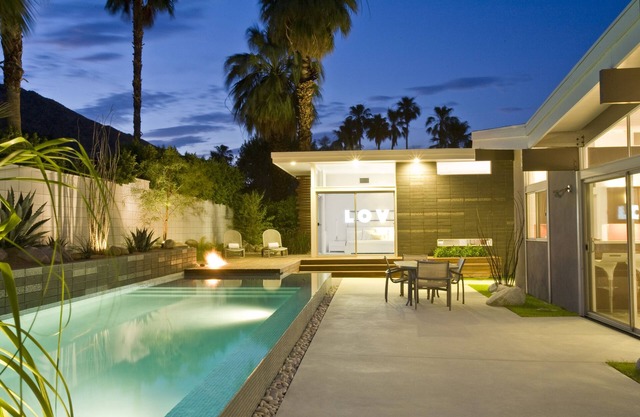 The Butterfly 4 Bedroom Home, Ideal Downtown Historic Tennis Club location