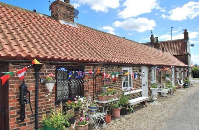The Byre/Paddock - Sleeping 6 lounge/2 singles/double bed/double bed en suite
