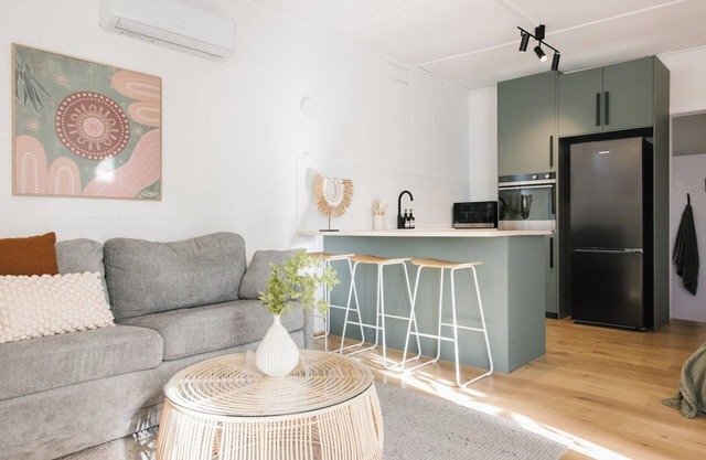 The Byron - Luxury Seaside Kingston Park Studio