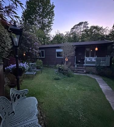 The Cabin, Roundabout Lane
