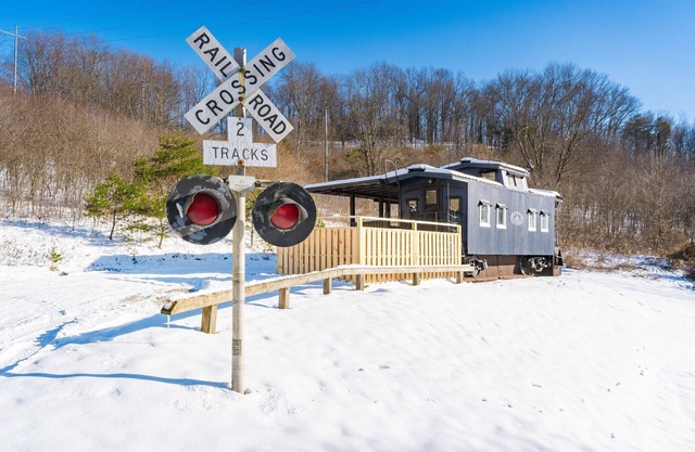 The Caboose + Hot Tub I Fire Pit
