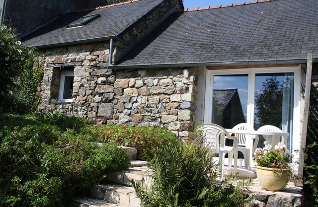 The calm of the countryside near the sea-PROMS/e/March to June &Sept to Dec