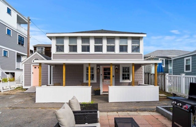 The Cammie Cabana | Pet Friendly | Steps to Beach
