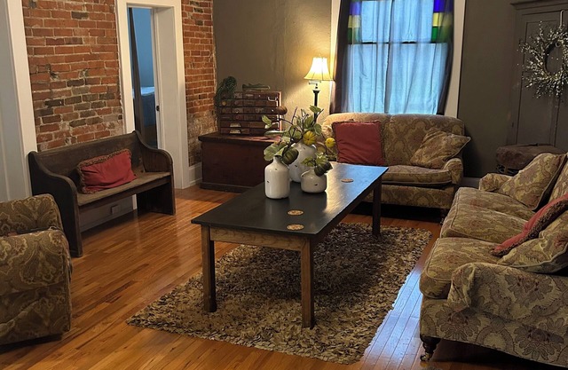 The Canal House: 3-bedroom home
