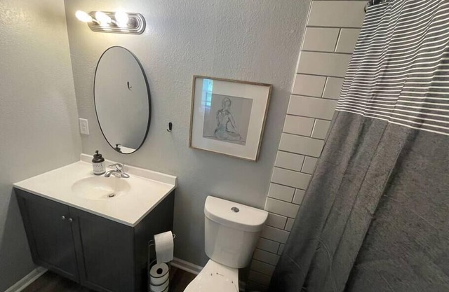 The Carolyn - Entire 2 Bedroom Apt in Quilt Town, USA