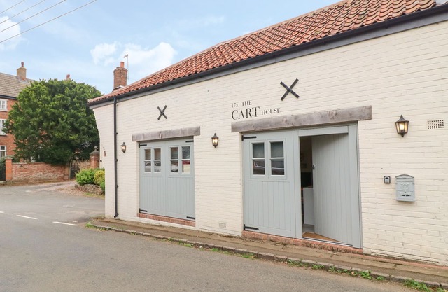 THE CART HOUSE, pet friendly in Melton Mowbray