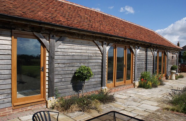 The Cart Lodge. Pet friendly, beams, log burner & optional private hot tub.