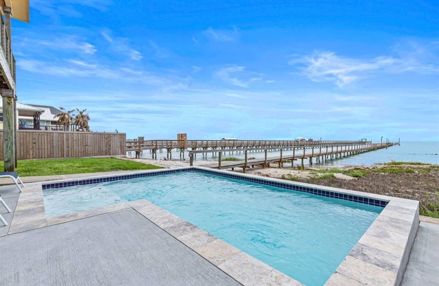 The Cat's Meow | Pet Friendly, New Pool, Bay View!