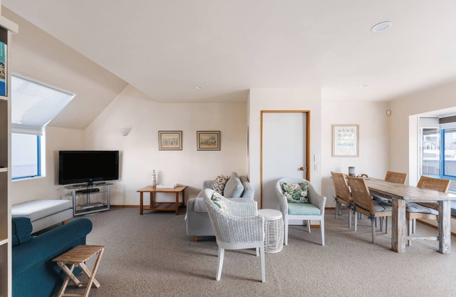 The Catch on Commons ~ Mount Maunganui - Beyonder Holiday Homes