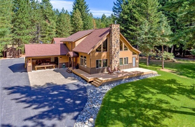 The 'Cation House at Driftwood Acres! Half Acre!