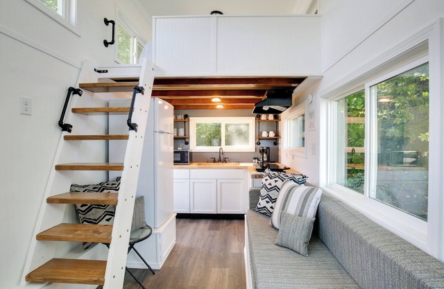 'The Chardonnay Chalet' Defiance Studio Trail!