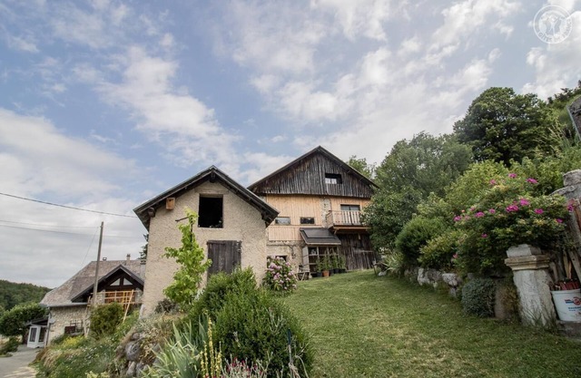 THE CHARMI'S LITTLE WOODEN COTTAGE