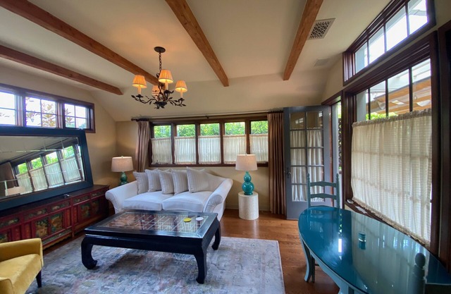 The Charming Tudor Cottage Apartment