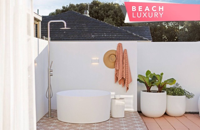 The Chester - 2BR Chic House with Outdoor Tub