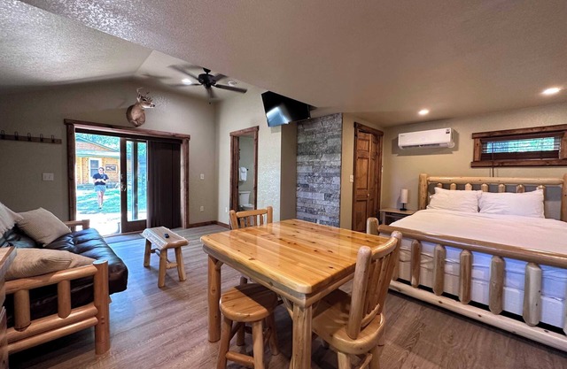 The Chipmunk Lodge Su