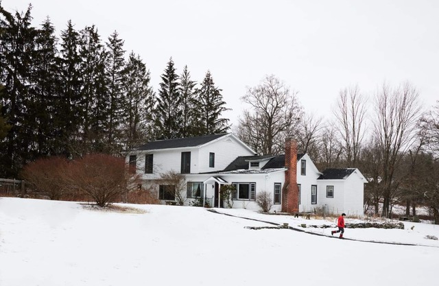 The City Farmers Upstate. 15 min from Hudson. Family friendly. Hot tub and Sauna