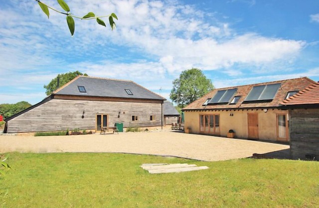 The Coach House - 5 Star Traditional Barn Conversion In English Countryside