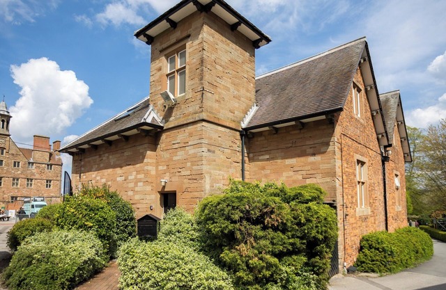 The Coach House Apartment