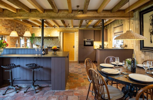 The Coach House at Holy Well - sleeps 6 guests in 3 bedrooms