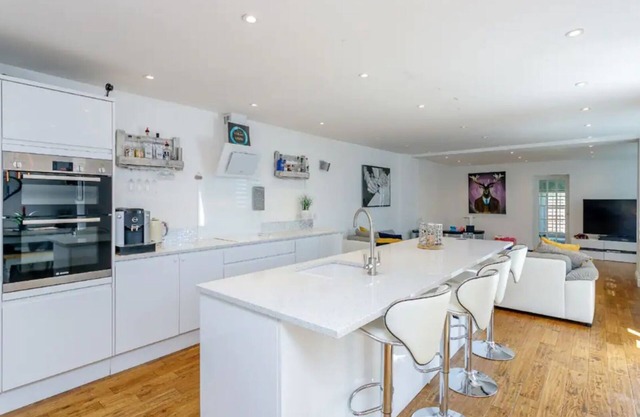 The Coach House - Stunning. Contemporary. Close to all wedding venues.