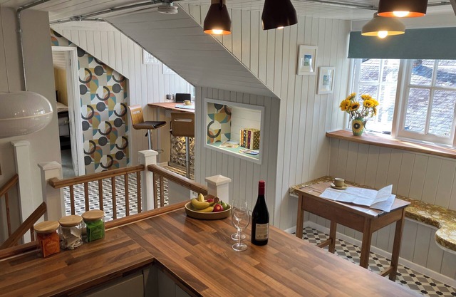 THE COACH HOUSE - TRINITY LODGE, pet friendly in Cerne Abbas