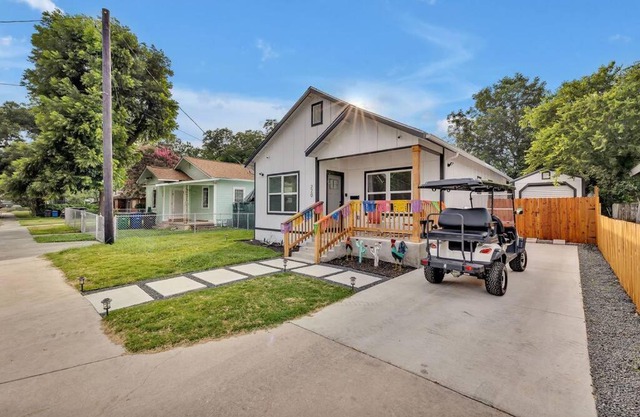 The Coco House/Lone Star Dist/Jacuzzi/Golf Cart