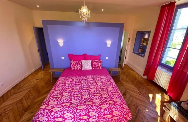 The colors of Commarin Chambre Bleue