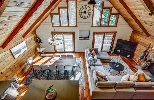 The Columbia Lodge - Family getaway close to home
