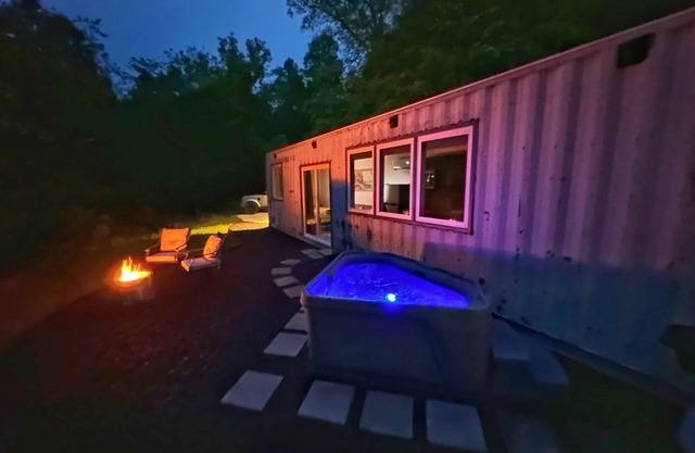 The Container Den - Shipping Container Cabin with Hot Tub - WiFi - Great View!