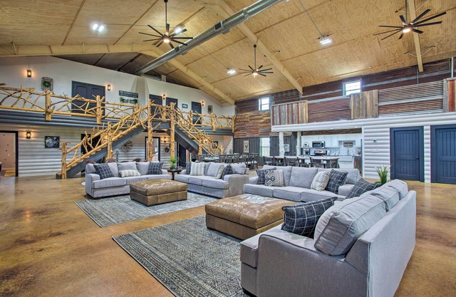 'The Copper Roost': Lake Texoma Escape w/Hot Tub