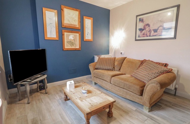 THE CORNER HOUSE, pet friendly in Londonderry, Northern Ireland
