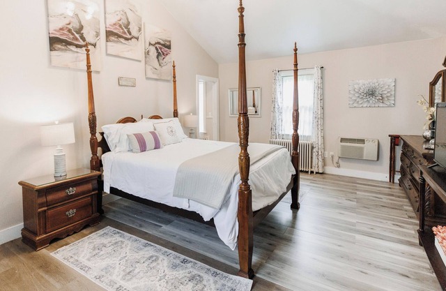 The Cottage- Private Room