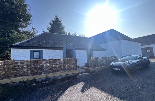 The Cottage - ultimate couples escape with hot tub