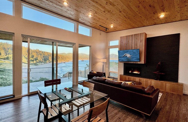 The Cove at Port Orford: Pelican Suite