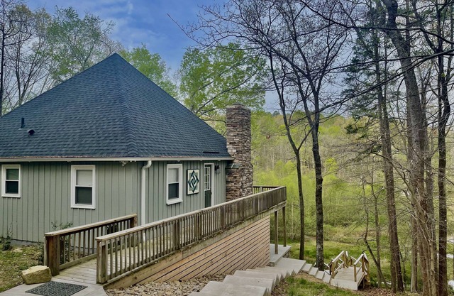 The Cozy Cottage on Little Duck Cove