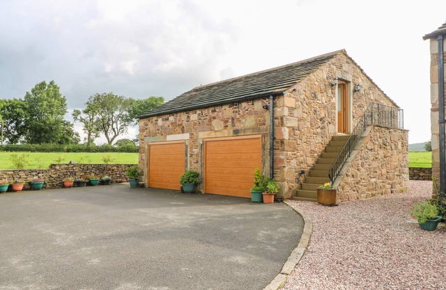 THE CROFT, romantic, character holiday cottage in Chorley