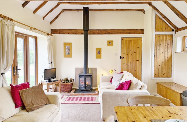 The Dairy , Petersfield - a barn conversion that sleeps 4 guests in 1 bedroom