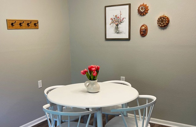 The Deannie - Entire 2 Bedroom Apt in Quilt Town, USA